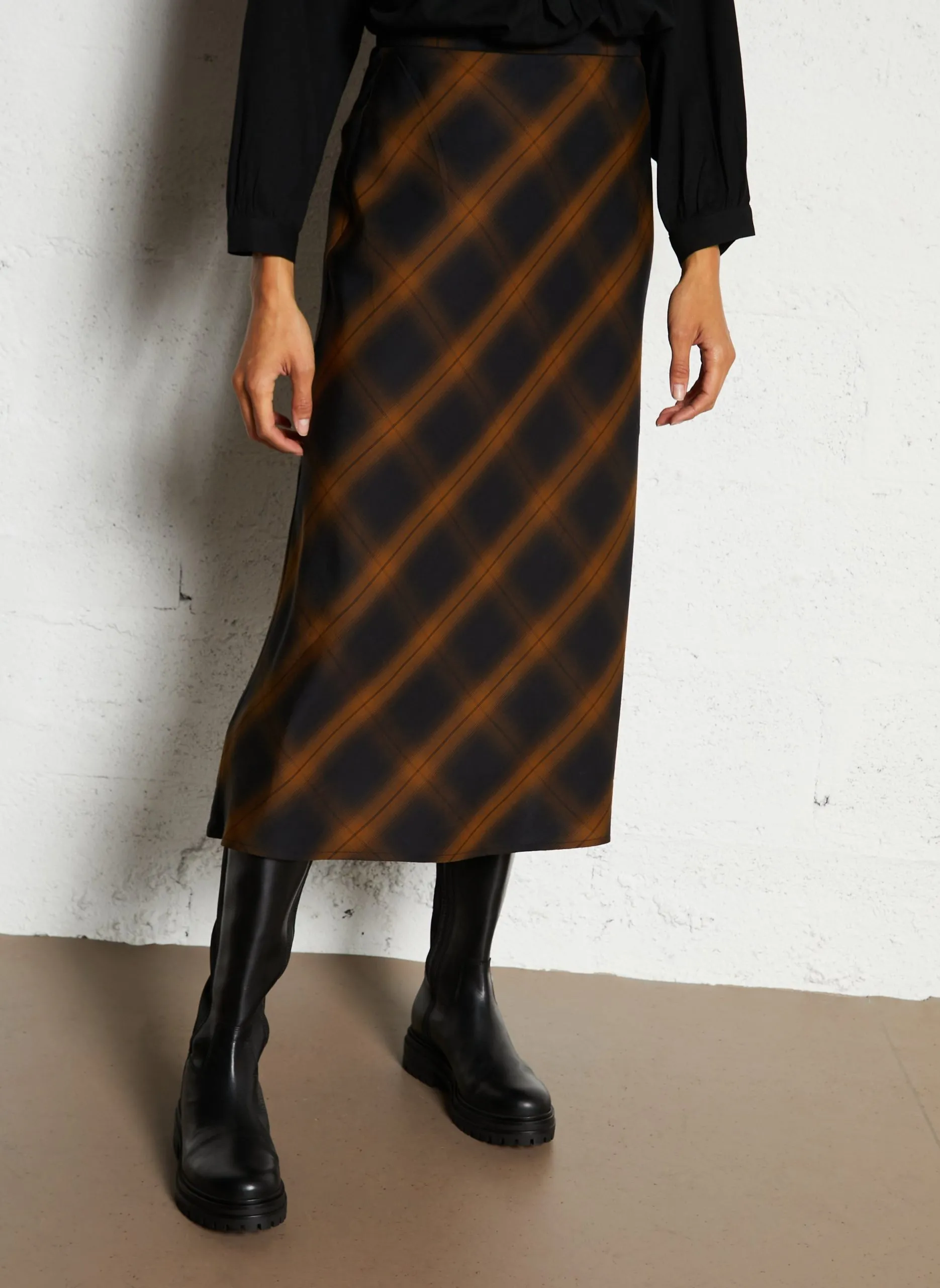 Ausgestellter Rock mit Mustern Schwarz