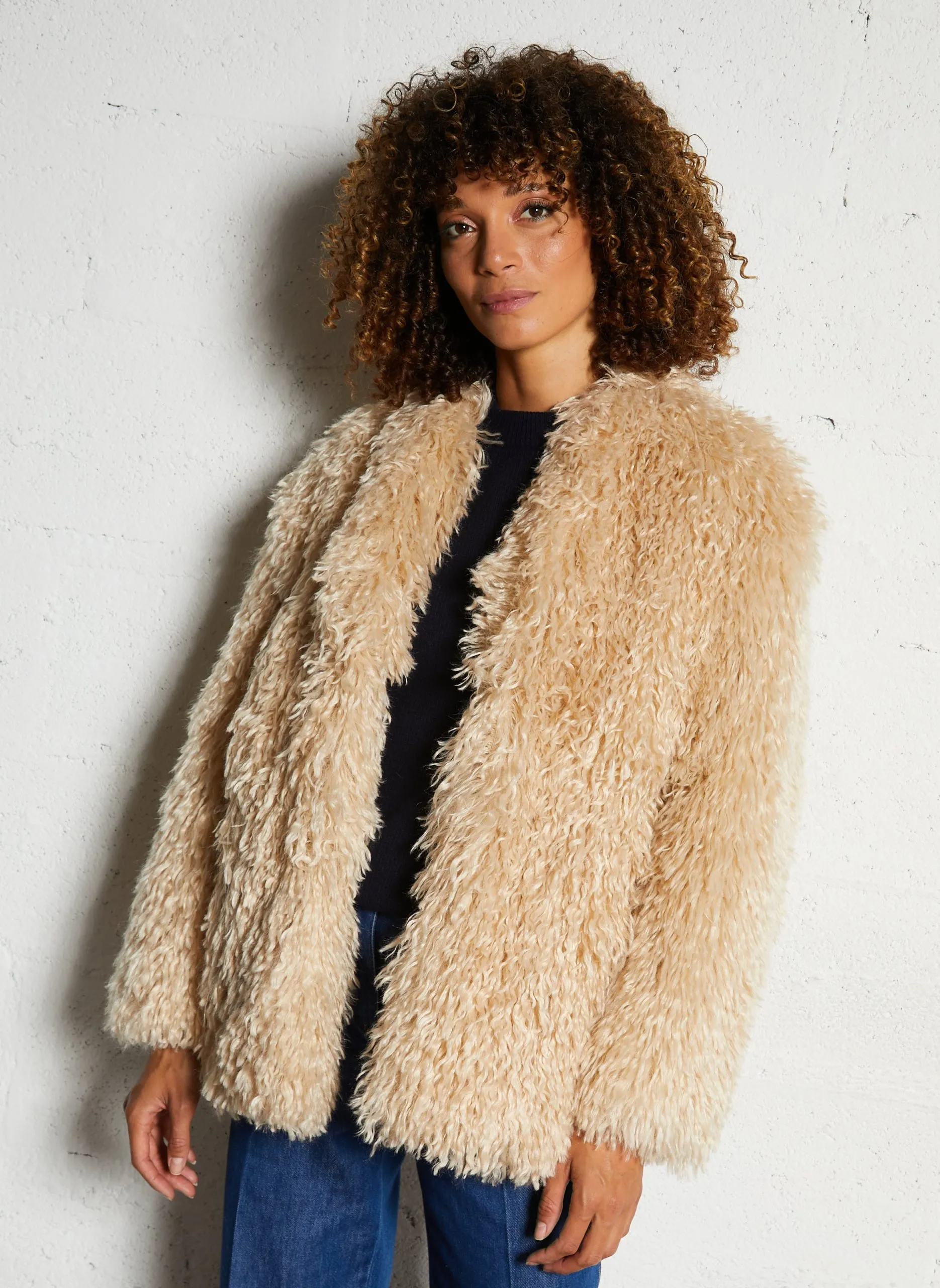 Kunstpelzjacke mit V-Ausschnitt Beige CHLOE